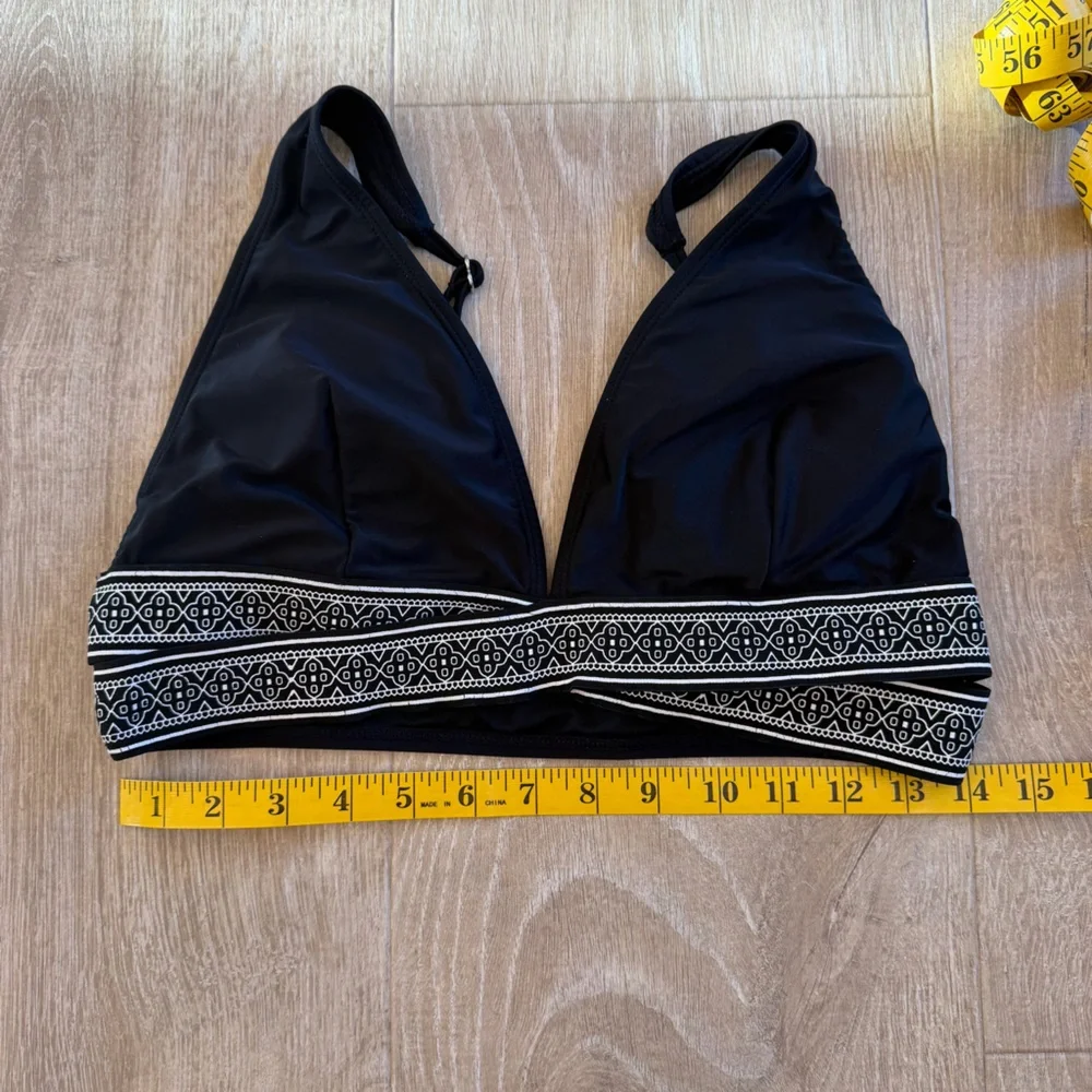 CUPSHE Black and White Bikini Set Two Piece Swimsuit V Neck V bottom Boho Style